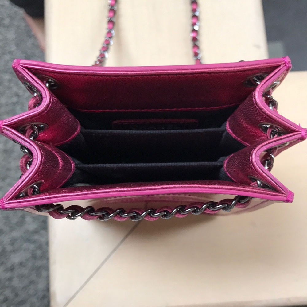 CHANEL Pink Patent Cell Phone Crossbody Bag - Picture 4 of 8